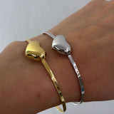 Bracciale rigido cuore bombato